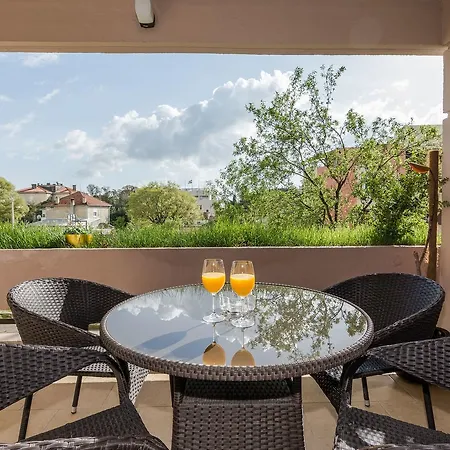 Marina Yacht * Zára