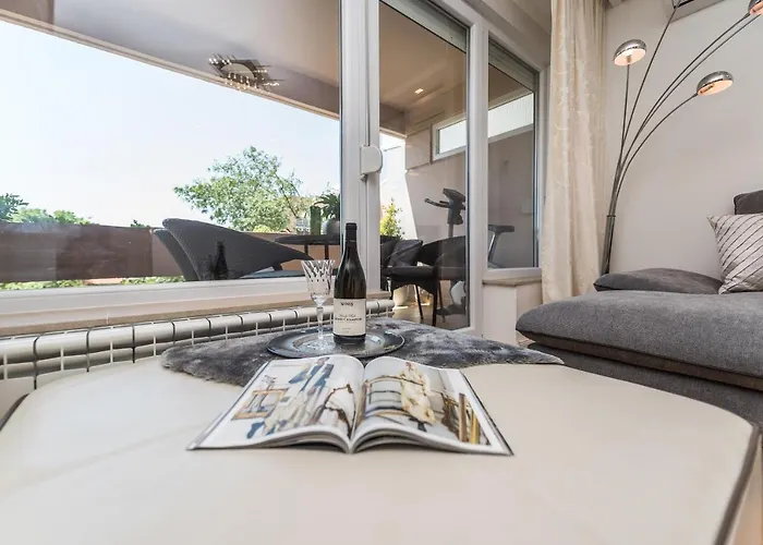 Marina Yacht Apartment *