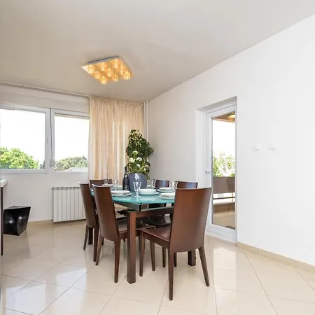 Marina Yacht 아파트 *