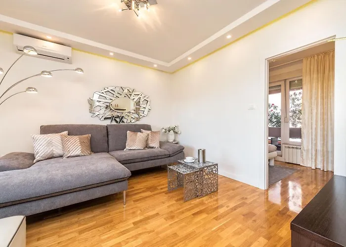 Marina Yacht 자다르