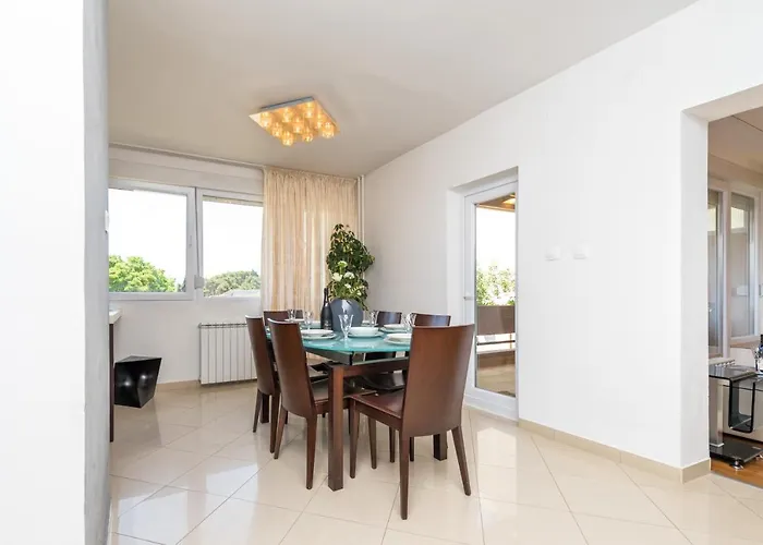 Marina Yacht 아파트 *