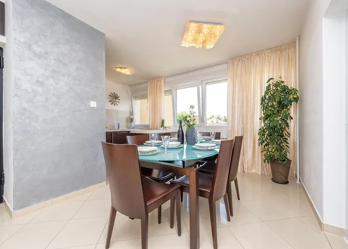 Marina Yacht 자다르